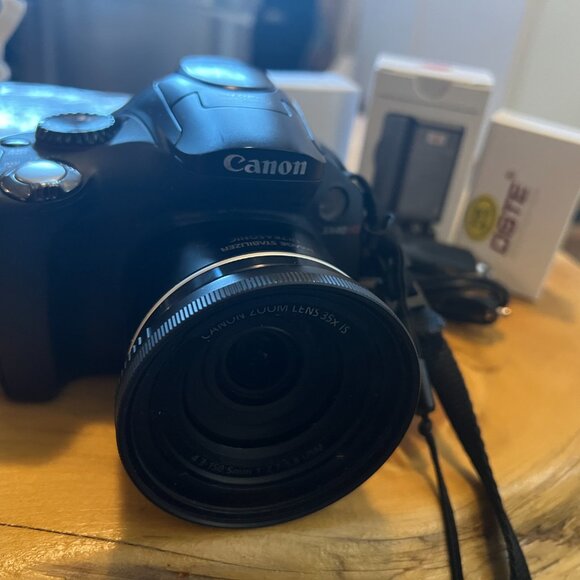 Canon SX40HS 12MP beautiful camera, with 35X Optical Zoom and accessories - Picture 9 of 14